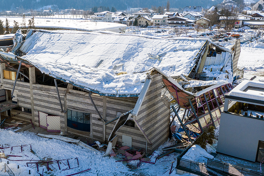 雪災は火災保険でどこまで補償される？補償例や保険金の請求方法などを解説